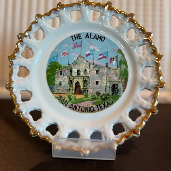 Charming vintage souvenir plate bundle featuring two iconic American destination - Picture 9 of 9